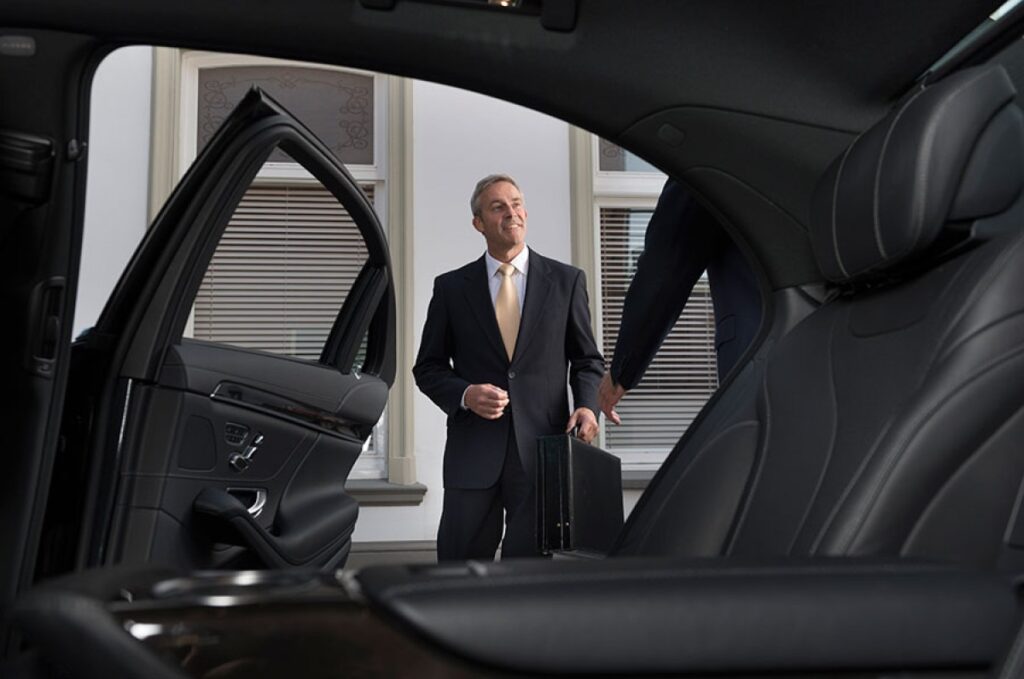 Why Chauffeur Services Are a Smarter Choice Than Regular Taxis